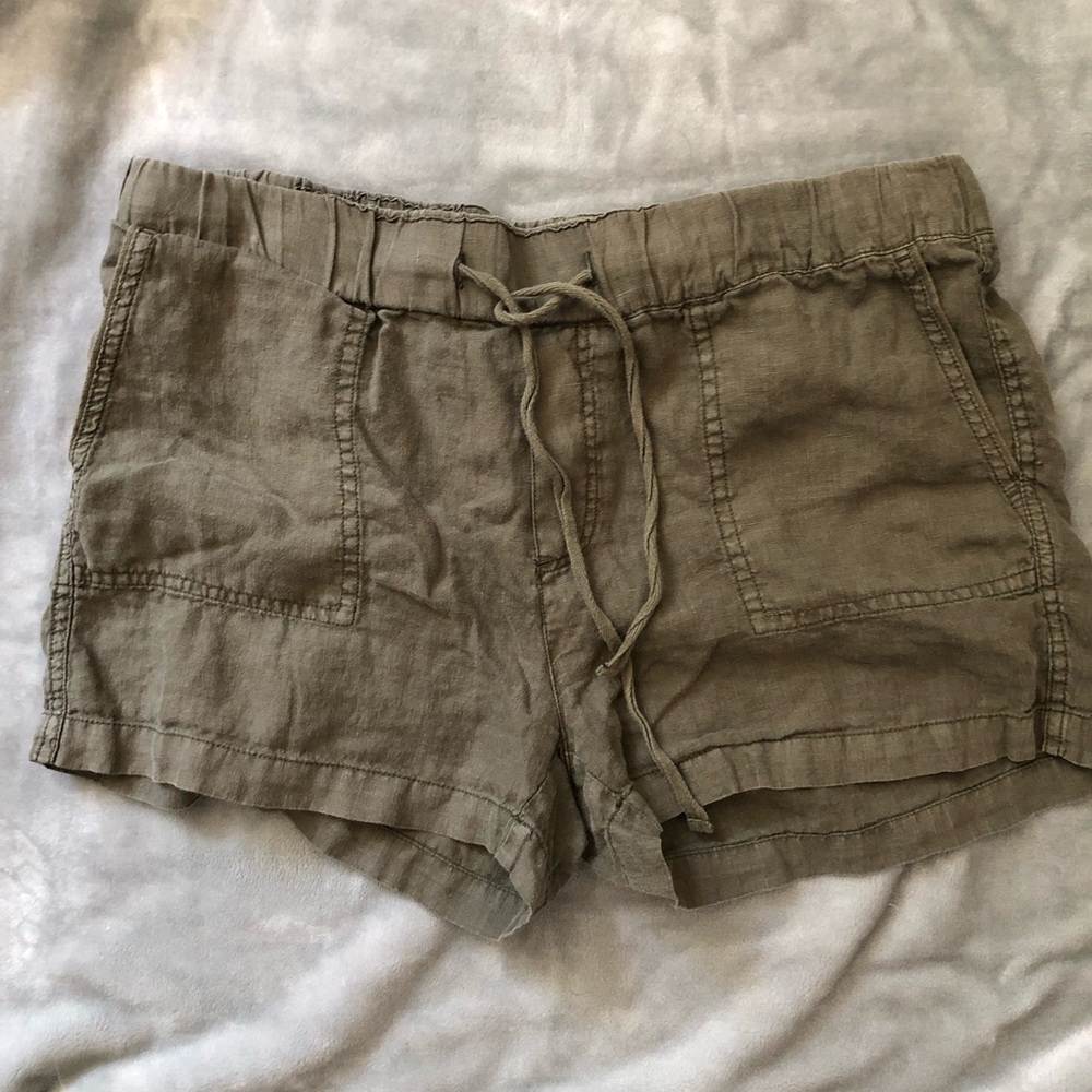 Caslon hunter green linen shorts